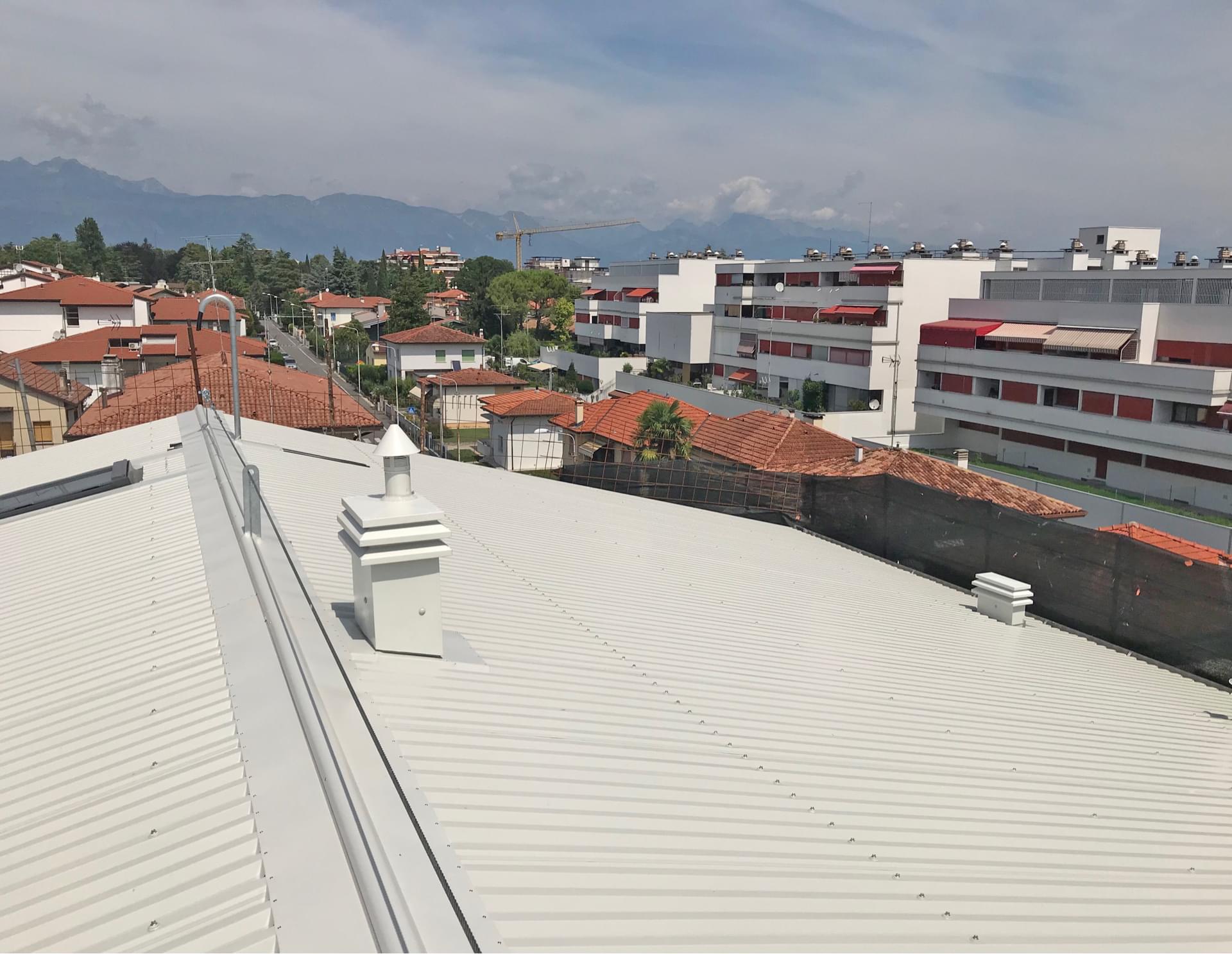  Coperture con pannelli metallici coibentati monopanel - Lattonerie Spagnol 