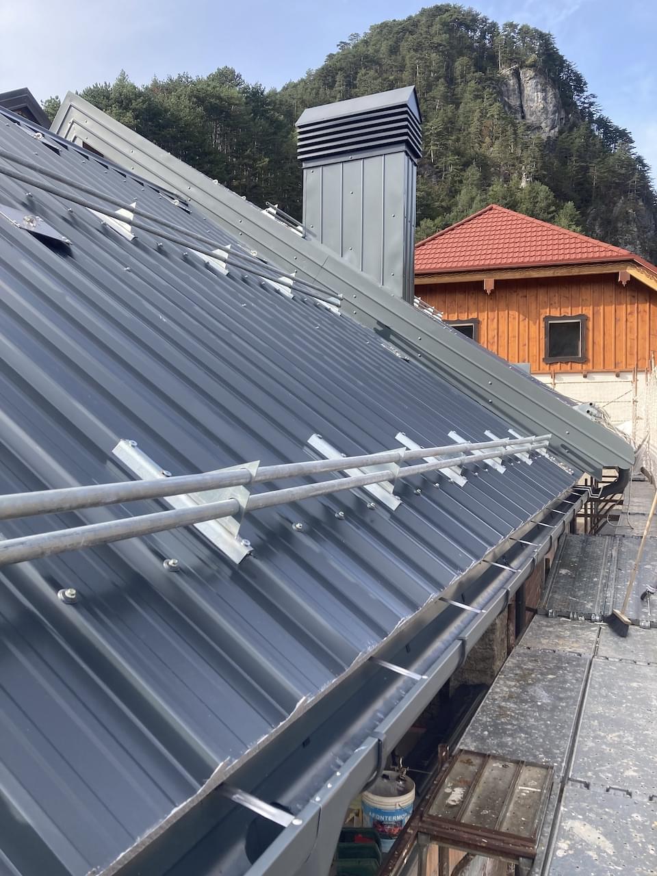  Coperture con pannelli metallici coibentati monopanel - Lattonerie Spagnol 
